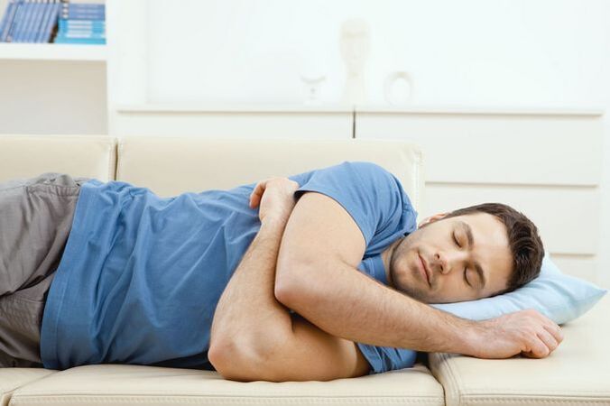 Η άβολη στάση κατά τον ύπνο ως αιτία πόνου στη μέση